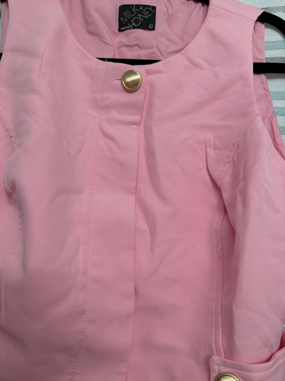 Sleeveless Pink Wide-Leg Pant Set with Gold Buttons - Picture 3 of 6